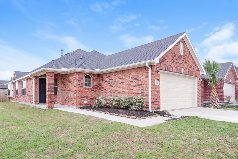 2,105/Mo, 5230 Misty Ln Bacliff, TX 77518 External View