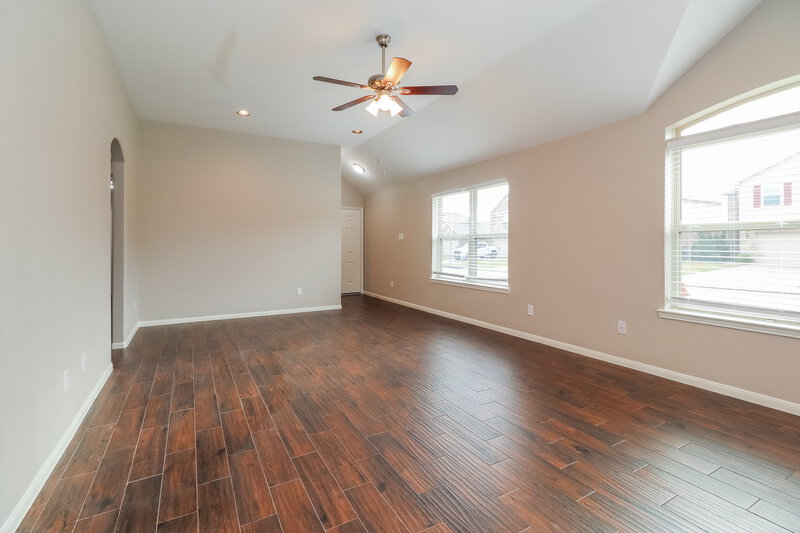 2,105/Mo, 5230 Misty Ln Bacliff, TX 77518 Living Room View