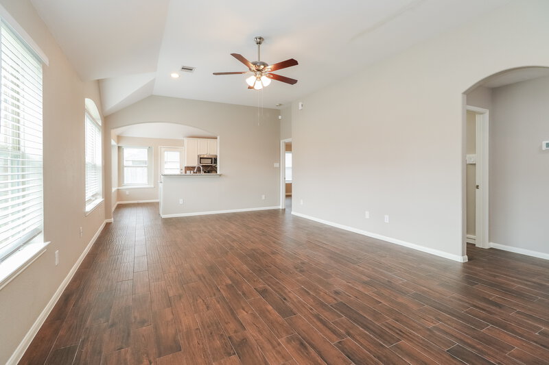 2,105/Mo, 5230 Misty Ln Bacliff, TX 77518 Living Room View 2
