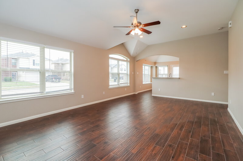 2,105/Mo, 5230 Misty Ln Bacliff, TX 77518 Living Room View 3