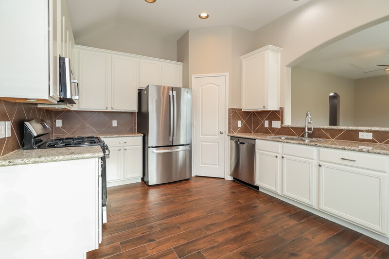 2,105/Mo, 5230 Misty Ln Bacliff, TX 77518 Kitchen View