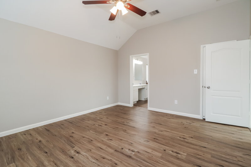 2,105/Mo, 5230 Misty Ln Bacliff, TX 77518 Main Bedroom View