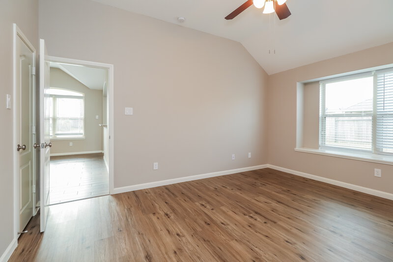 2,105/Mo, 5230 Misty Ln Bacliff, TX 77518 Main Bedroom View 2