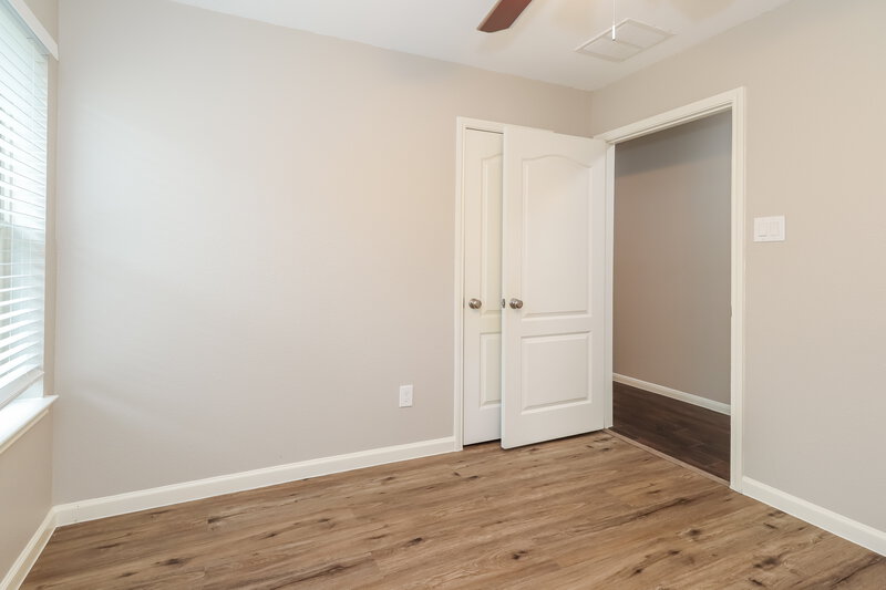 2,105/Mo, 5230 Misty Ln Bacliff, TX 77518 Bedroom View