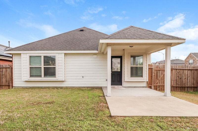 2,105/Mo, 5230 Misty Ln Bacliff, TX 77518 Rear View