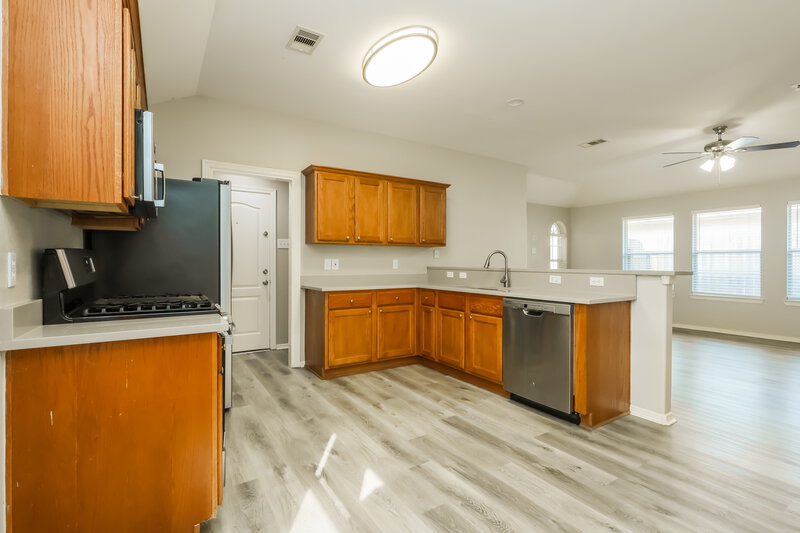 1,555/Mo, 24214 Silver Maple Dr Huffman, TX 77336 Kitchen View 2