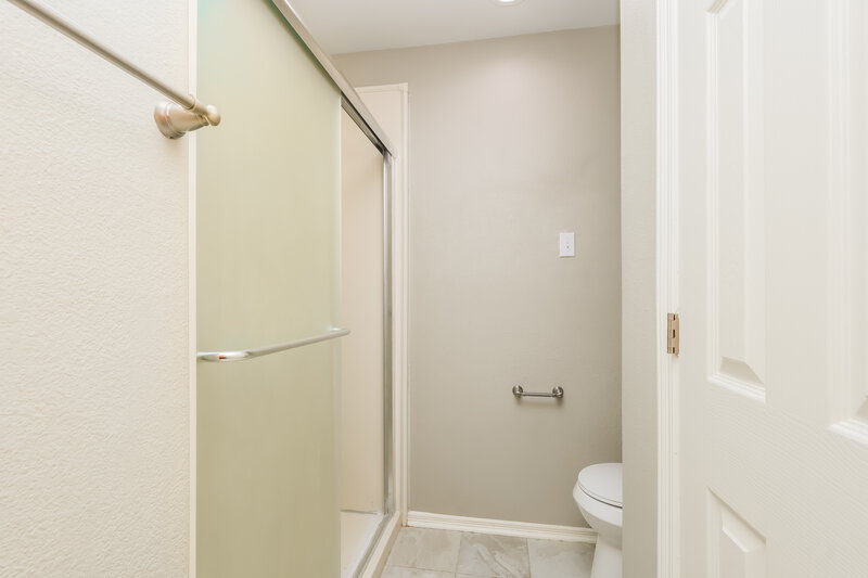 1,555/Mo, 24214 Silver Maple Dr Huffman, TX 77336 Main Bathroom View 2