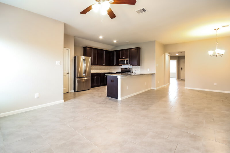 2,190/Mo, 622 Harvest Bluff Dr Rosharon, TX 77583 Living Room View