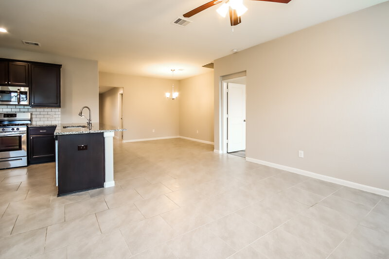 2,190/Mo, 622 Harvest Bluff Dr Rosharon, TX 77583 Living Room View 2