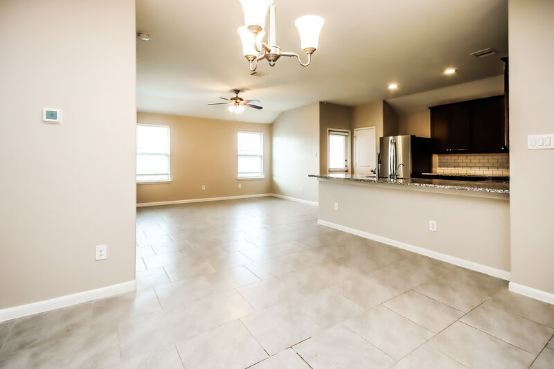 2,190/Mo, 622 Harvest Bluff Dr Rosharon, TX 77583 Dining Room View 2