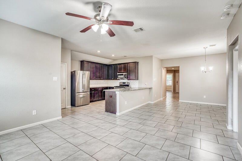 2,000/Mo, 622 Harvest Bluff Dr Rosharon, TX 77583 Living Room View 3