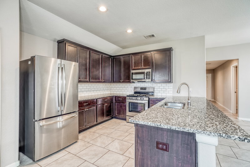 2,000/Mo, 622 Harvest Bluff Dr Rosharon, TX 77583 Kitchen View