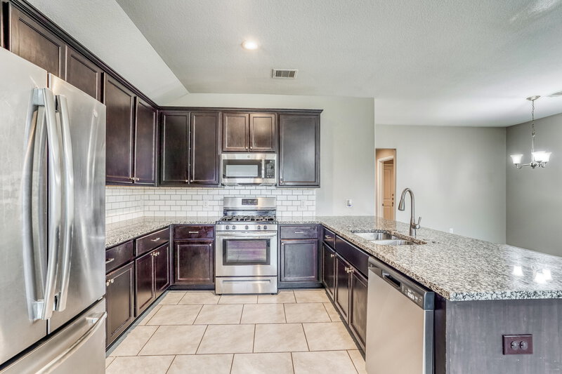 2,000/Mo, 622 Harvest Bluff Dr Rosharon, TX 77583 Kitchen View 2