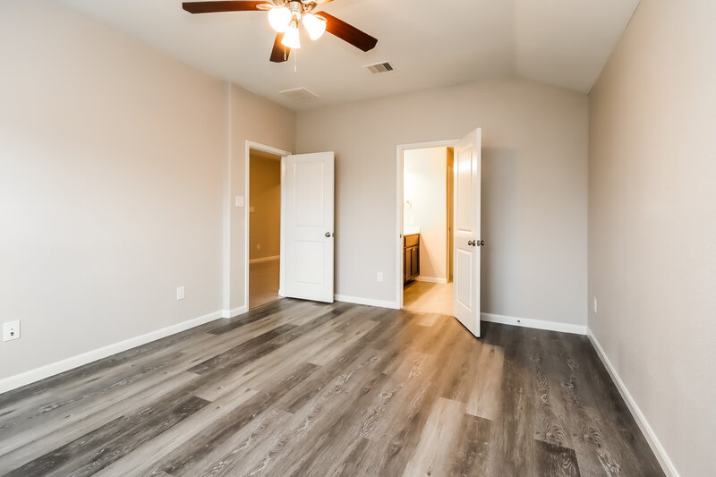 2,190/Mo, 622 Harvest Bluff Dr Rosharon, TX 77583 Main Bedroom View