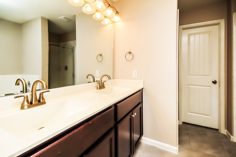 2,190/Mo, 622 Harvest Bluff Dr Rosharon, TX 77583 Main Bathroom View