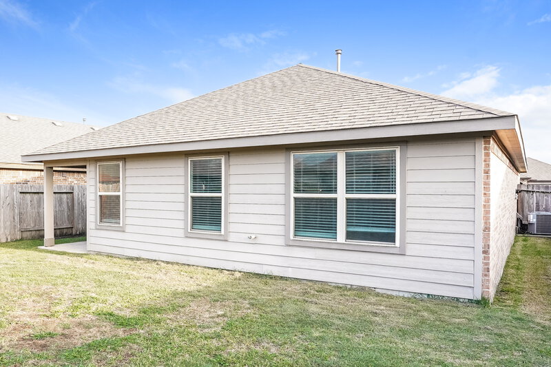 2,000/Mo, 622 Harvest Bluff Dr Rosharon, TX 77583 Rear View
