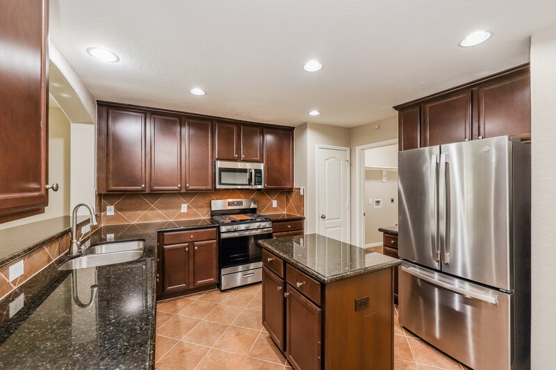 2,015/Mo, 5227 Lagoon Ct Bacliff, TX 77518 Kitchen View 2