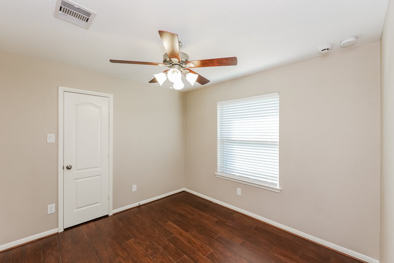 2,015/Mo, 5227 Lagoon Ct Bacliff, TX 77518 Bedroom View