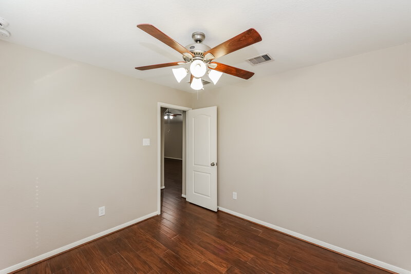 2,015/Mo, 5227 Lagoon Ct Bacliff, TX 77518 Bedroom View 2