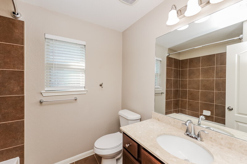 2,015/Mo, 5227 Lagoon Ct Bacliff, TX 77518 Bathroom View