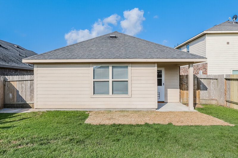 2,015/Mo, 5227 Lagoon Ct Bacliff, TX 77518 Rear View