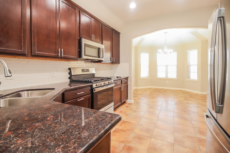 2,050/Mo, 9010 Saint Laurent Ln Houston, TX 77044 Kitchen View