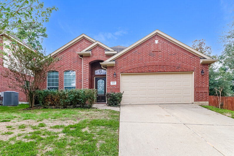 2,005/Mo, 1737 Park Oak Dr Conroe, TX 77304 Front View