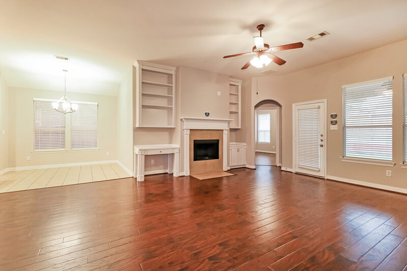 2,005/Mo, 1737 Park Oak Dr Conroe, TX 77304 Living Room View 2