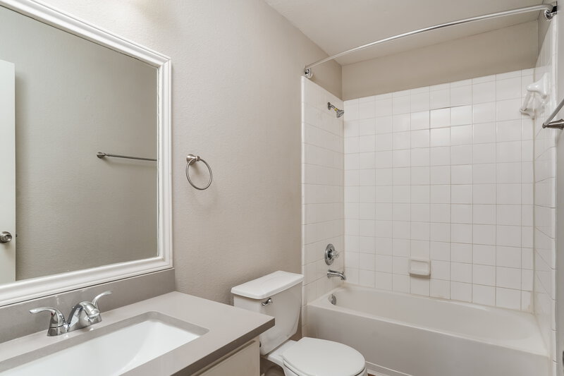 2,000/Mo, 18114 Shady Cypress Ln Cypress, TX 77429 Bathroom View