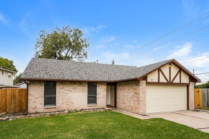 1,680/Mo, 302 Fair Oak Ct Stafford, TX 77477 Front View