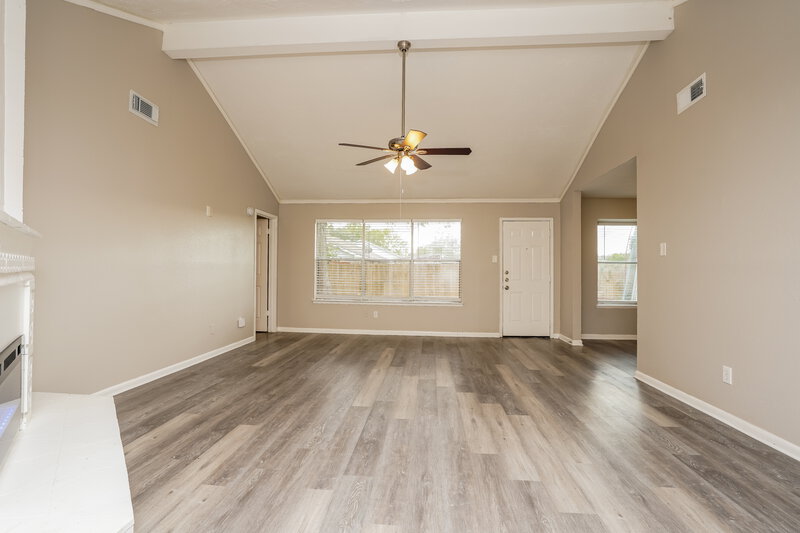 1,680/Mo, 302 Fair Oak Ct Stafford, TX 77477 Living Room View 2