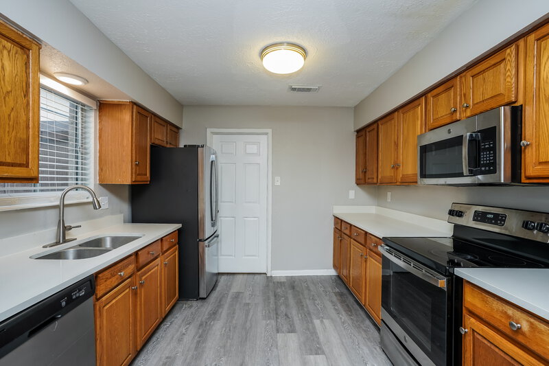 1,680/Mo, 302 Fair Oak Ct Stafford, TX 77477 Kitchen View