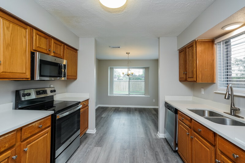1,680/Mo, 302 Fair Oak Ct Stafford, TX 77477 Kitchen View 2