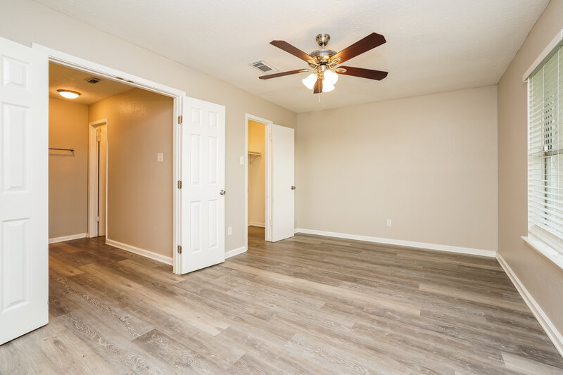 1,680/Mo, 302 Fair Oak Ct Stafford, TX 77477 Main Bedroom View