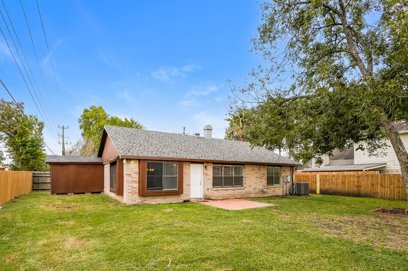 1,680/Mo, 302 Fair Oak Ct Stafford, TX 77477 Rear View 2