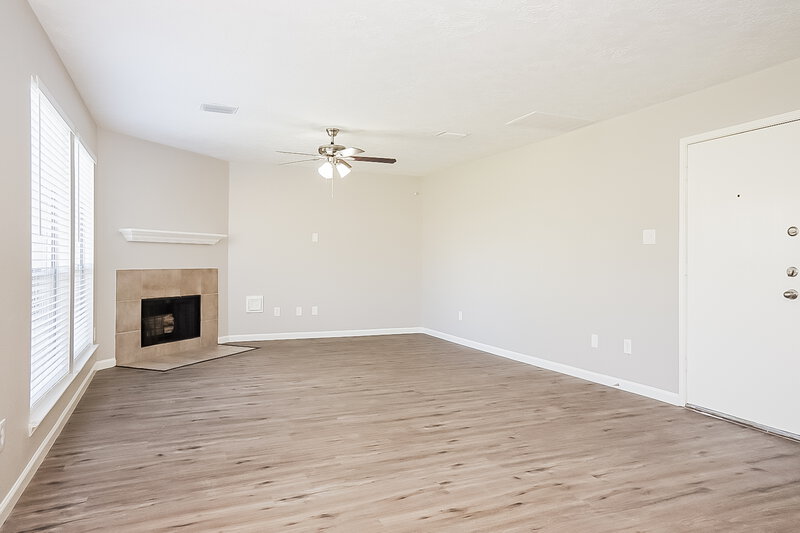 2,630/Mo, 32014 Ashton Ln Pinehurst, TX 77362 Living Room View