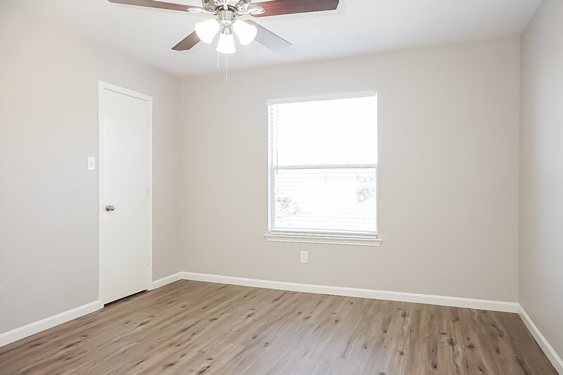 2,630/Mo, 32014 Ashton Ln Pinehurst, TX 77362 Main Bedroom View