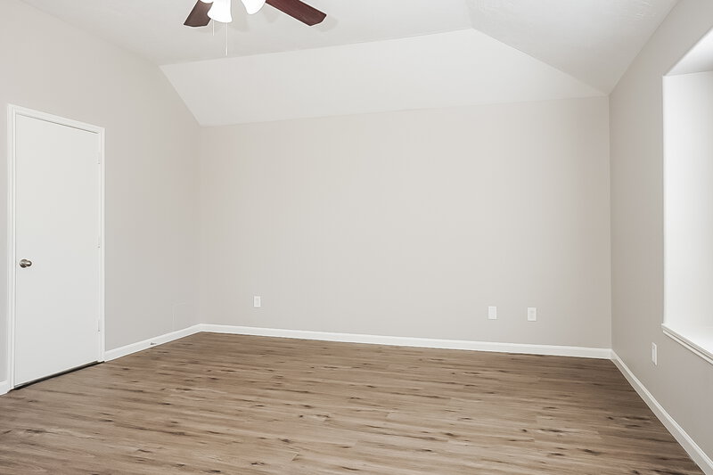 2,630/Mo, 32014 Ashton Ln Pinehurst, TX 77362 Main Bedroom View 3