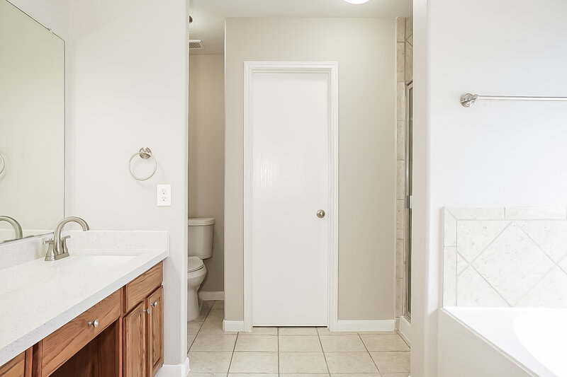 2,630/Mo, 32014 Ashton Ln Pinehurst, TX 77362 Main Bathroom View