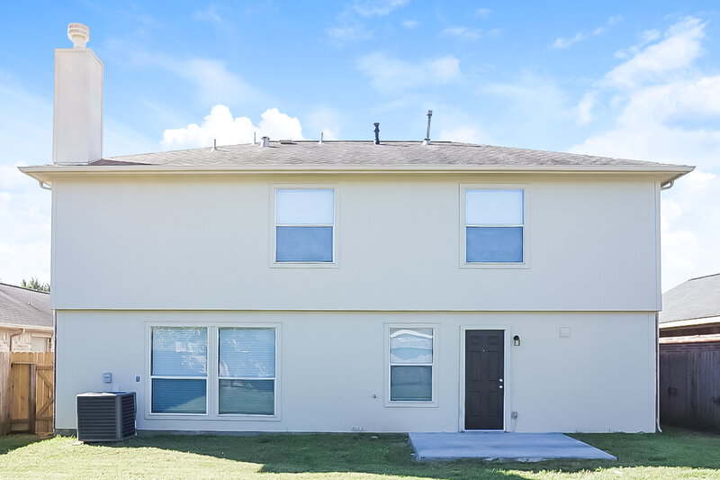2,630/Mo, 32014 Ashton Ln Pinehurst, TX 77362 Rear View