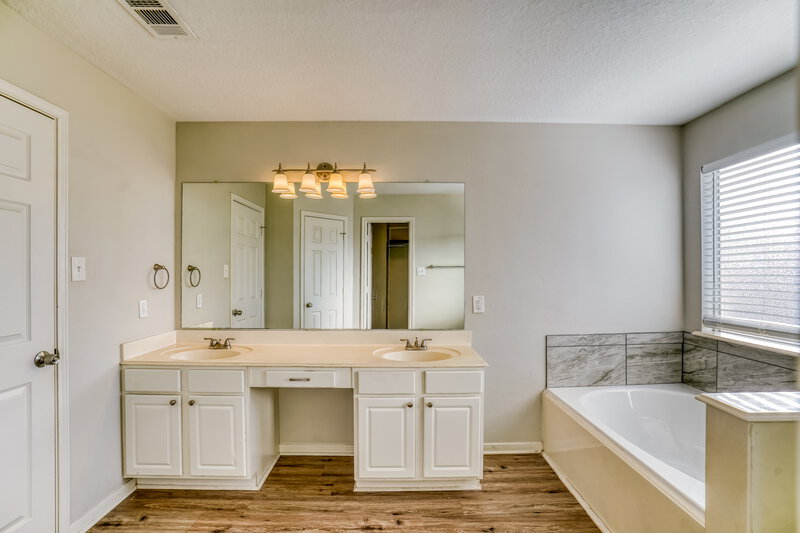 2,065/Mo, 20327 Wild Berry Dr Katy, TX 77449 Main Bathroom View 2