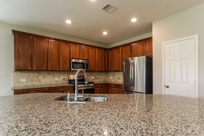 2,360/Mo, 12923 Pentland Downs St Houston, TX 77044 Kitchen View