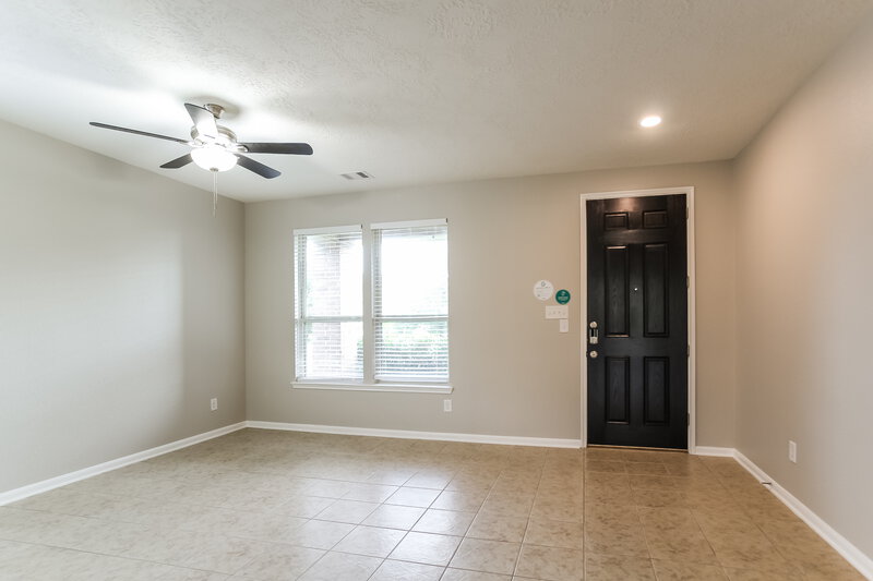 2,360/Mo, 12923 Pentland Downs St Houston, TX 77044 Sitting Room View