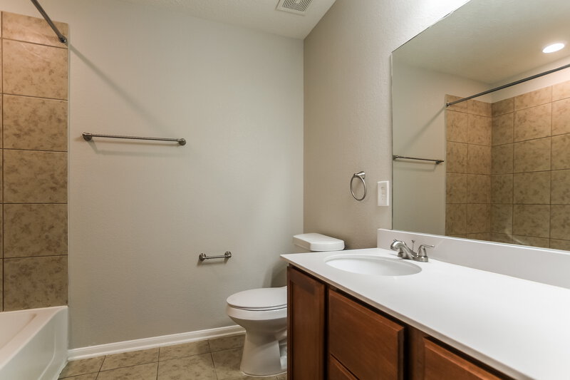 2,360/Mo, 12923 Pentland Downs St Houston, TX 77044 Bathroom View