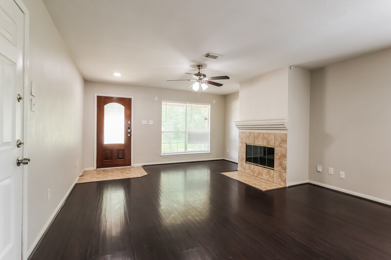2,735/Mo, 23503 Maple View Dr Spring, TX 77373 Living Room View 2
