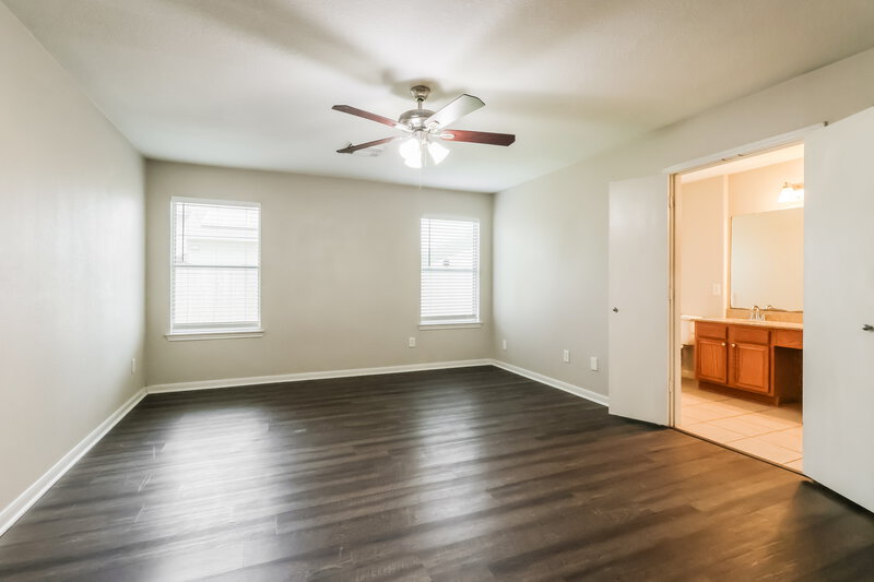 2,735/Mo, 23503 Maple View Dr Spring, TX 77373 Main Bathroom View