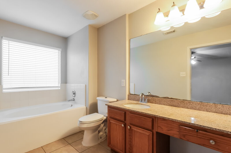 2,735/Mo, 23503 Maple View Dr Spring, TX 77373 Main Bathroom View 2