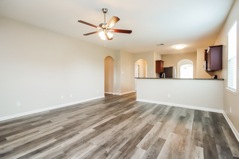 2,125/Mo, 1030 Arnica St Baytown, TX 77521 Living Room View 2