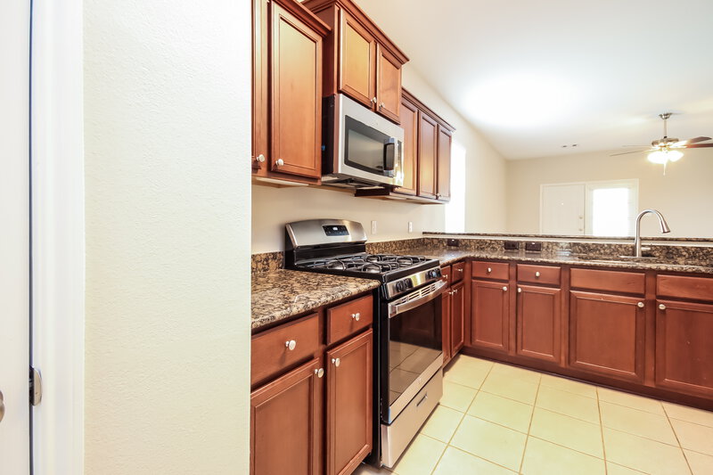 2,125/Mo, 1030 Arnica St Baytown, TX 77521 Kitchen View