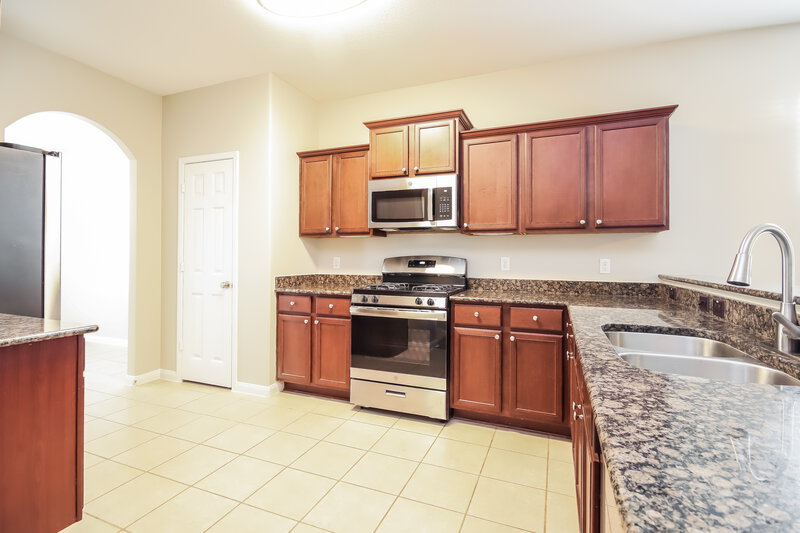2,125/Mo, 1030 Arnica St Baytown, TX 77521 Kitchen View 2
